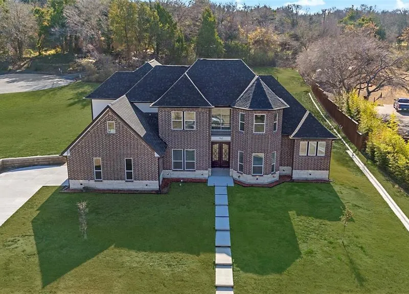 702 Linkcrest Drive, Duncanville TX 75137