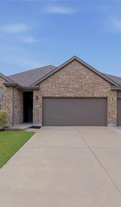 305 Evans Drive, Van Alstyne TX 75495