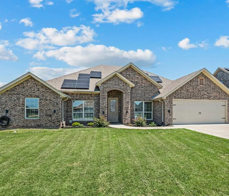3201 White Horse Drive, Granbury TX 76049