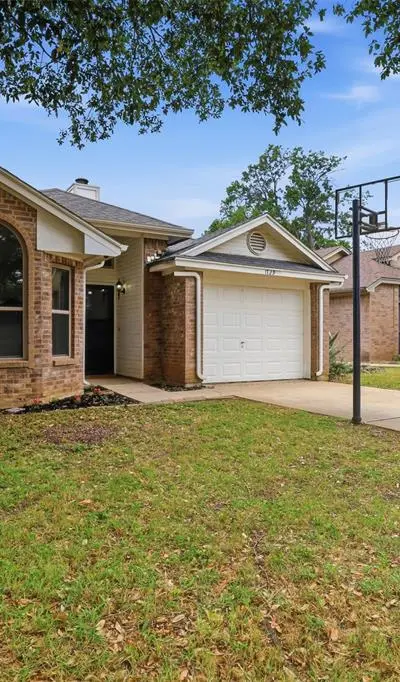 1729 Woodhall Way, Fort Worth TX 76134 - Photo 3
