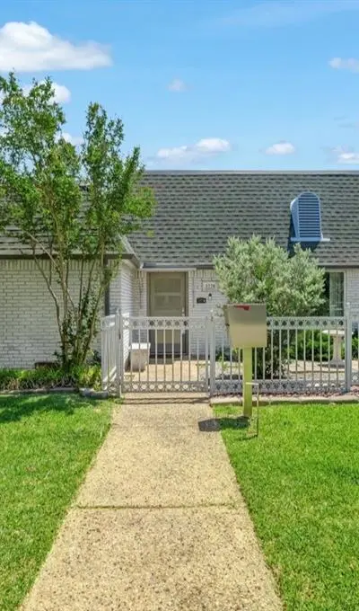 3778 Weeburn Drive, Dallas TX 75229 - Photo 3