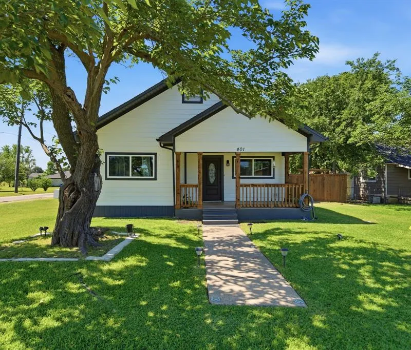401 W Mesquite Street, Gunter TX 75058