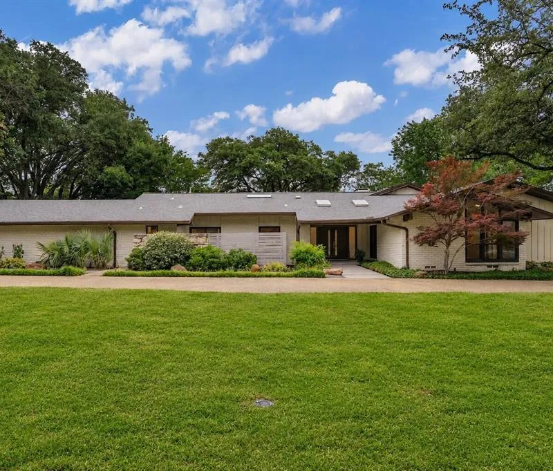 6943 Prestonshire Lane, Dallas TX 75225