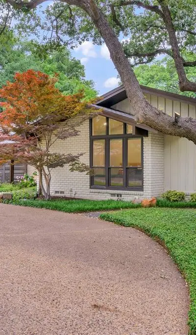 6943 Prestonshire Lane, Dallas TX 75225 - Photo 2