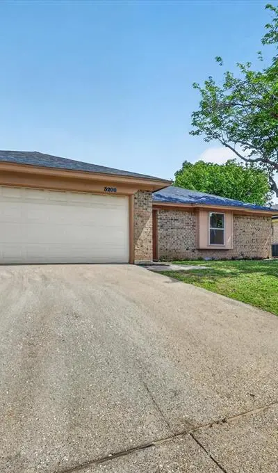 3200 S Meadow Drive, Fort Worth TX 76133 - Photo 3