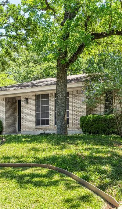 3615 Yorkshire Drive, Arlington TX 76013 - Photo 2