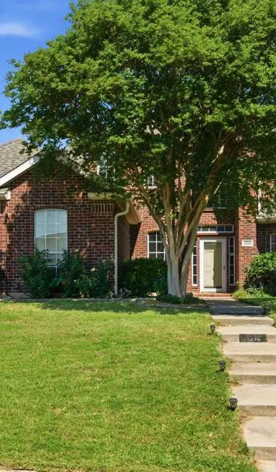 1214 Holly Hill Drive, Grand Prairie TX 75052 - Photo 3