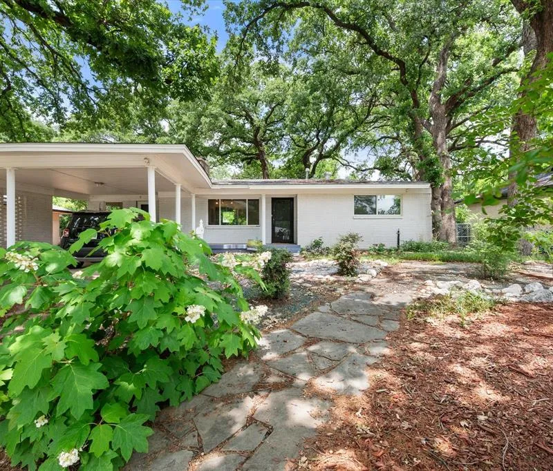 1209 W Lilly Lane, Arlington TX 76013