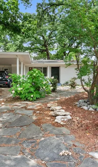 1209 W Lilly Lane, Arlington TX 76013 - Photo 3
