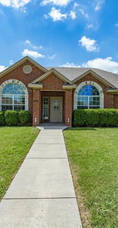 208 Red Wolf Lane, Red Oak TX 75154