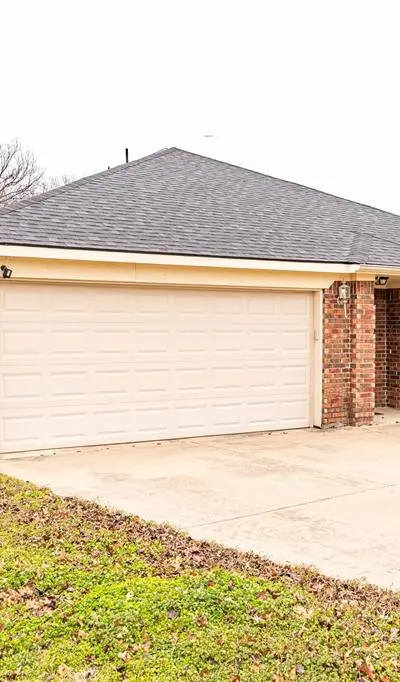 801 Deedee Creek Drive, Euless TX 76040 - Photo 4