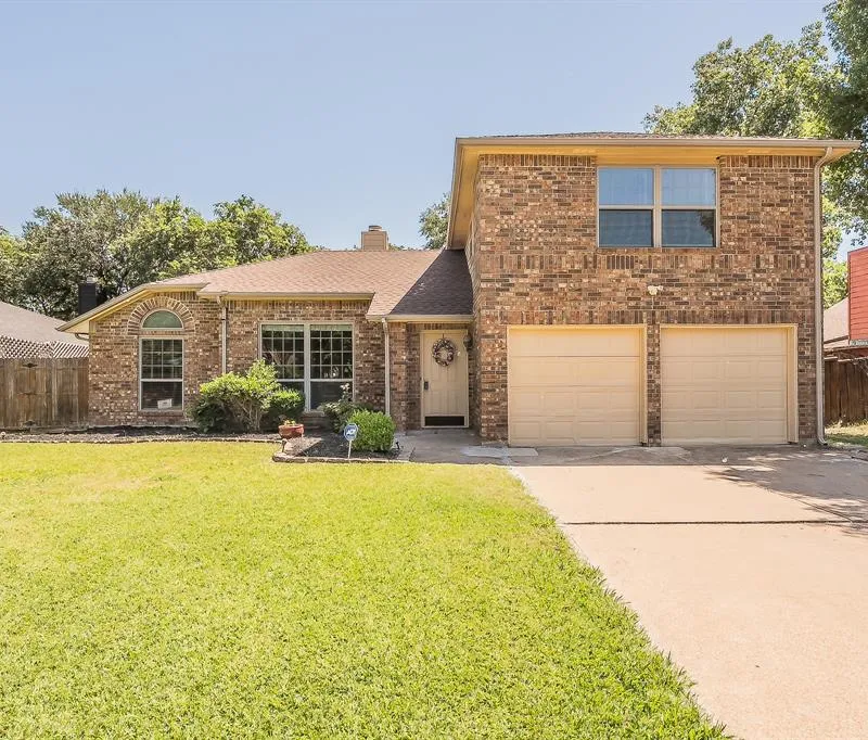829 Brentwood Drive, Grand Prairie TX 75052