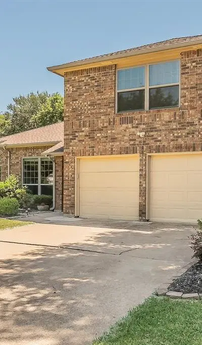 829 Brentwood Drive, Grand Prairie TX 75052 - Photo 3