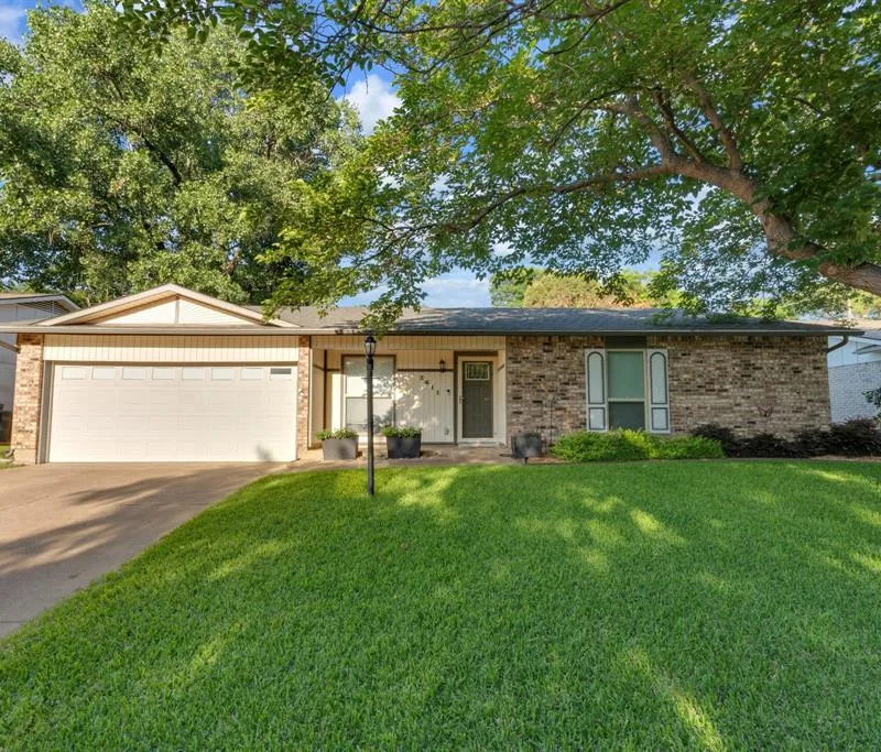 2611 Mintwood Place, Arlington TX 76016