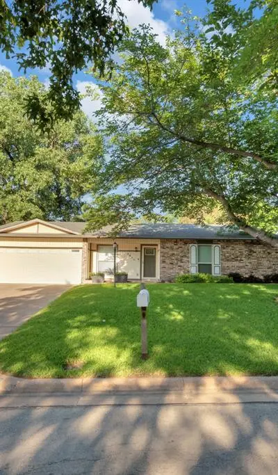 2611 Mintwood Place, Arlington TX 76016 - Photo 2