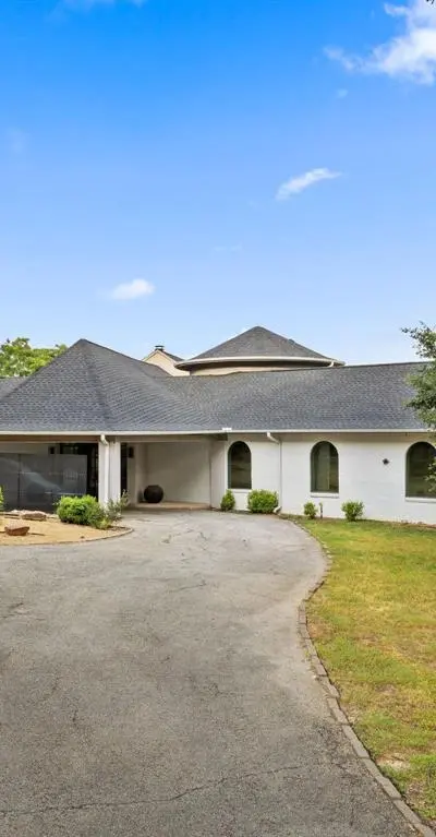 8542 Meadowbrook Drive, Fort Worth TX 76120