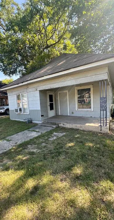728 Ritchey Street, Gainesville TX 76240 - Photo 2