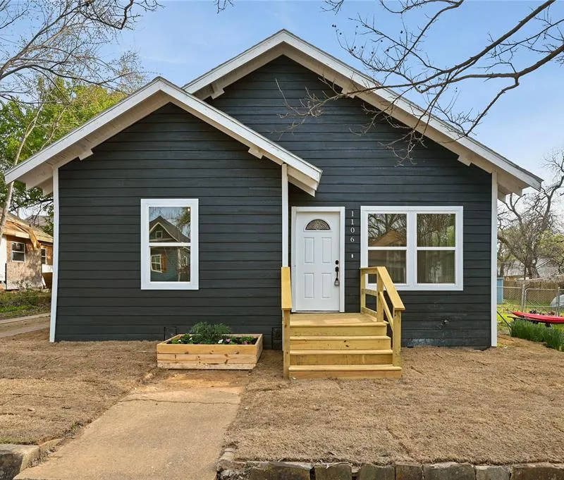1106 W Chestnut Street, Denison TX 75020