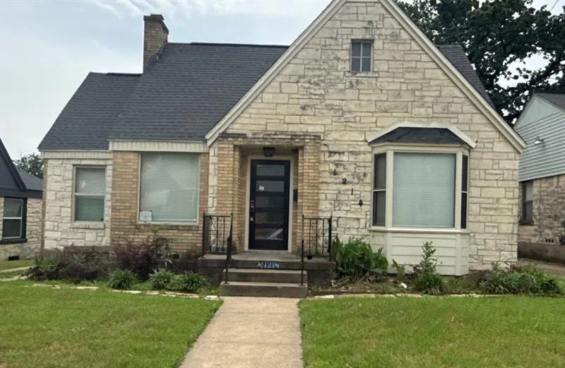 1214 E Waco Avenue, Dallas TX 75216