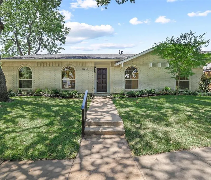 10801 Middle Knoll Drive, Dallas TX 75238