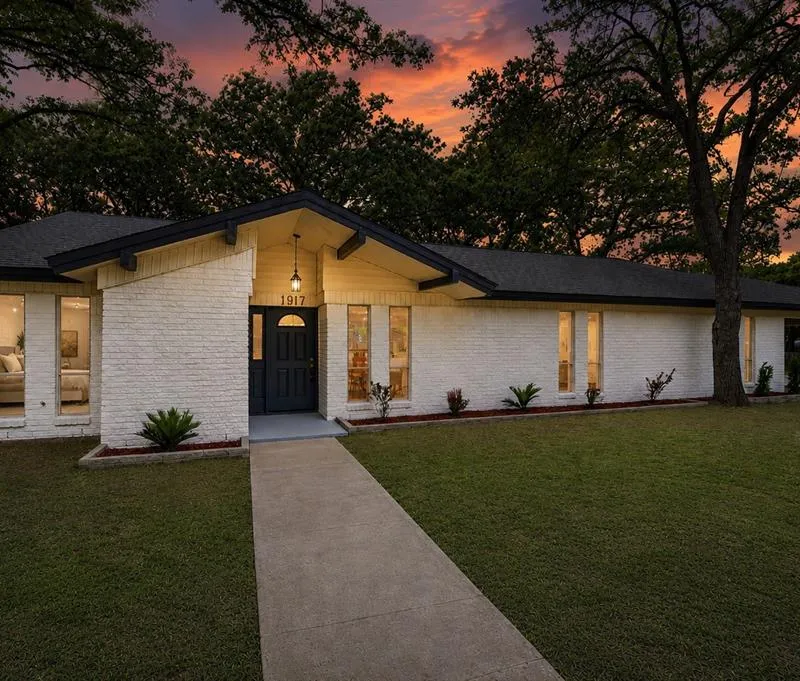 1917 Toplea Drive, Euless TX 76040