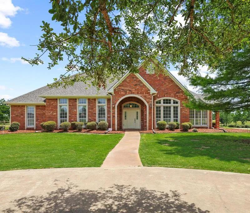 3140 Farm Road 195, Paris TX 75462