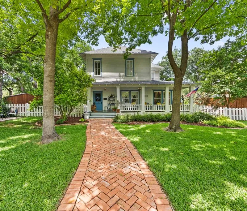 604 W Jefferson Street, Waxahachie TX 75165