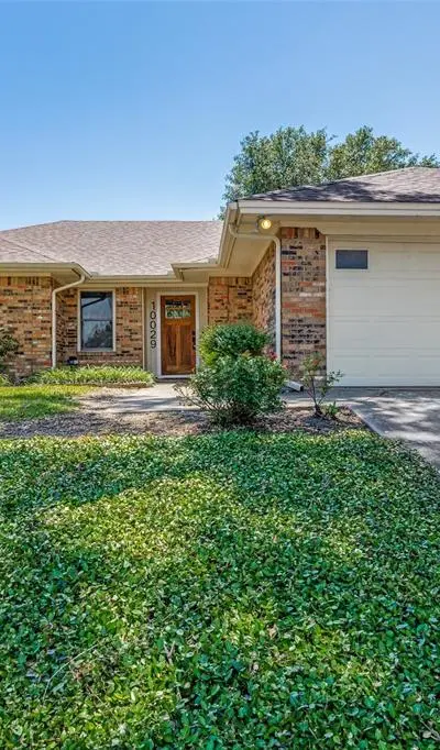 10029 Stoneleigh Drive, Benbrook TX 76126