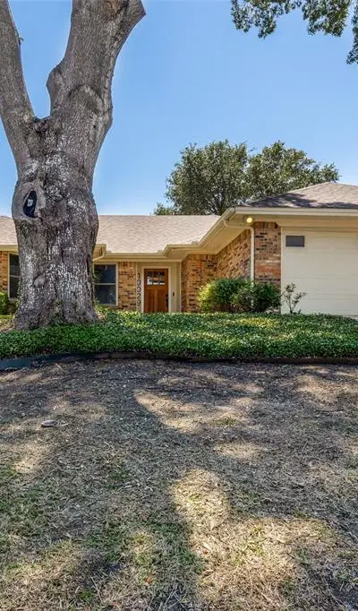 10029 Stoneleigh Drive, Benbrook TX 76126 - Photo 2