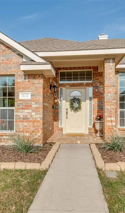9037 Chardin Park Drive, Fort Worth TX 76244 - Photo 2