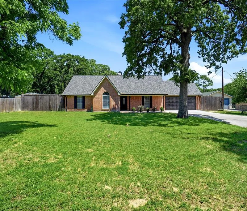 7150 Allyn Drive, Azle TX 76020