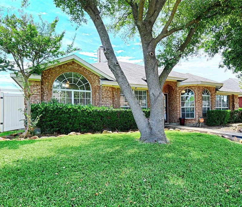 1544 Birkenhead Lane, Lancaster TX 75134