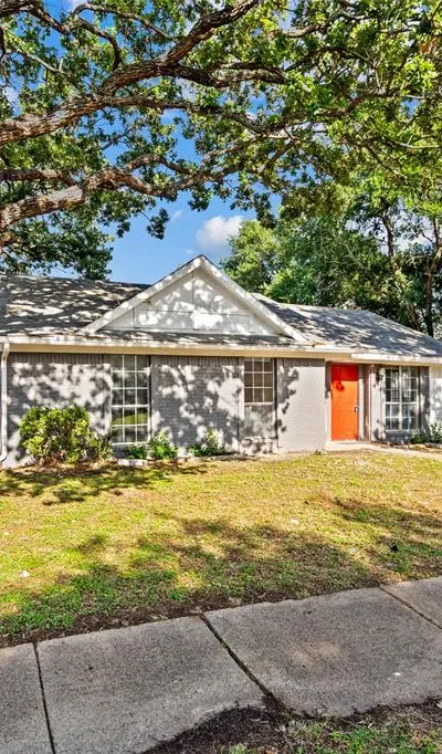 948 Carom Way, Dallas TX 75217 - Photo 2