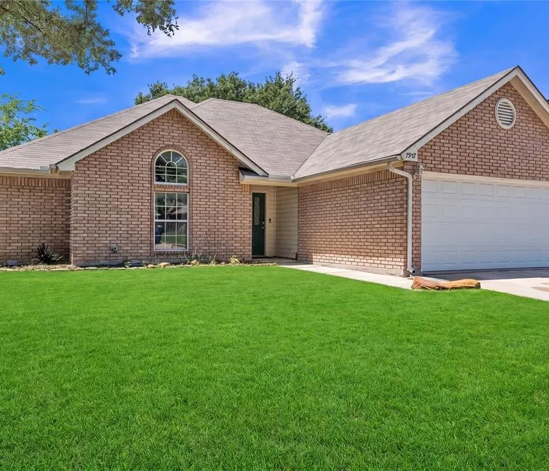 7937 Hunters Glen Drive, Watauga TX 76148