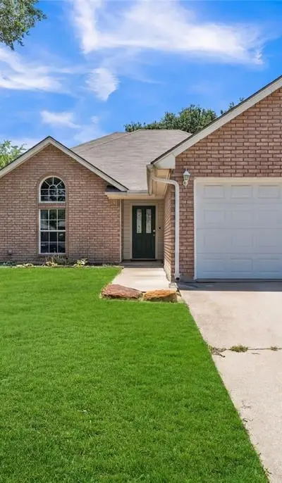 7937 Hunters Glen Drive, Watauga TX 76148 - Photo 2