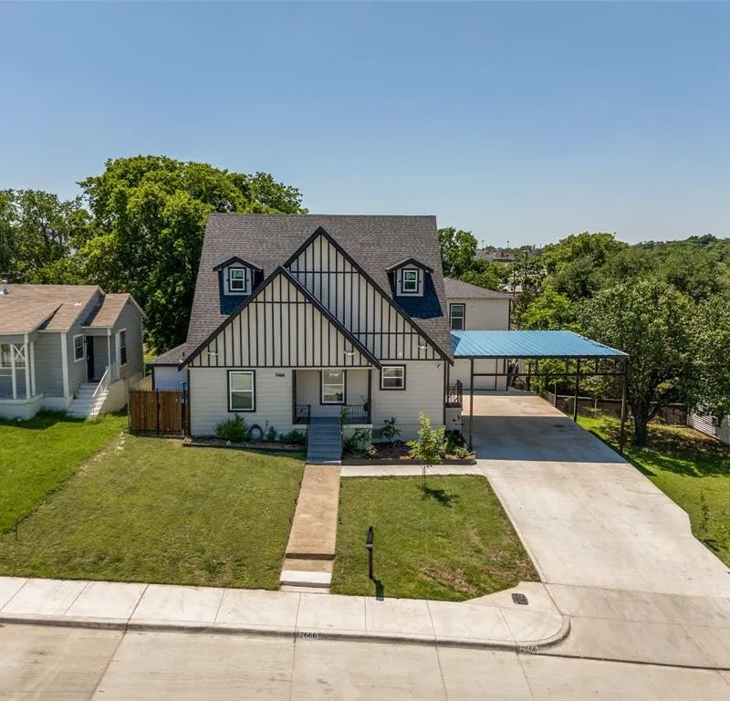 2666 Burton Avenue, Fort Worth TX 76105
