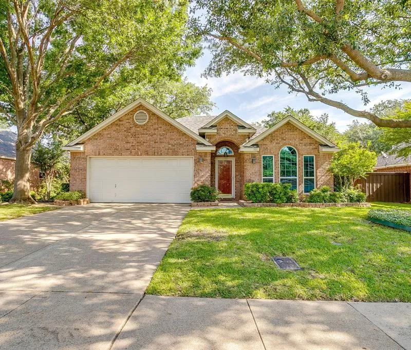 108 Hollywood Boulevard, Euless TX 76040