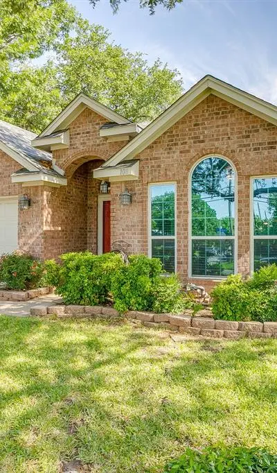 108 Hollywood Boulevard, Euless TX 76040 - Photo 2