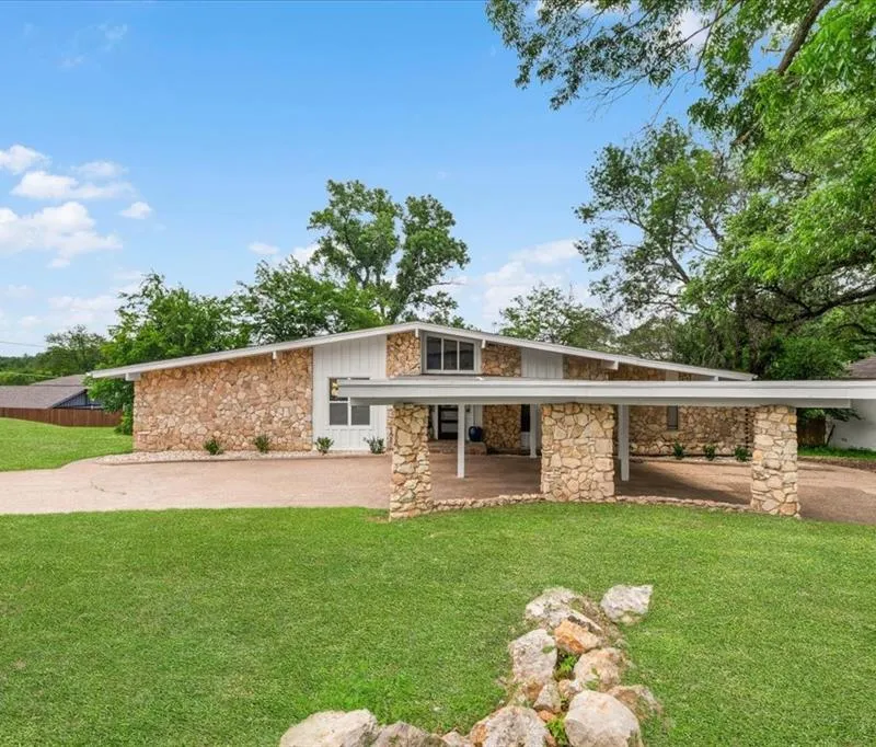 1905 Dakar Road E, Fort Worth TX 76116