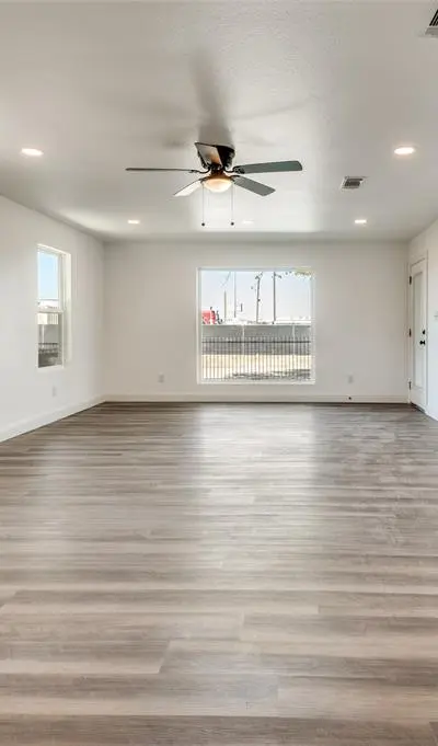 5728 Wilkes Drive, Fort Worth TX 76119 - Photo 2