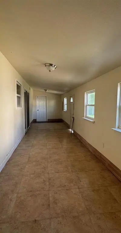 3401 Shea Court, Arlington TX 76014 - Photo 3