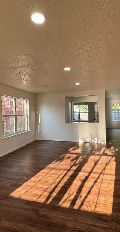 7305 Marsland Lane, Arlington TX 76001 - Photo 2