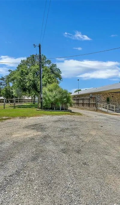 566 Selma Road, Bowie TX 76230 - Photo 2