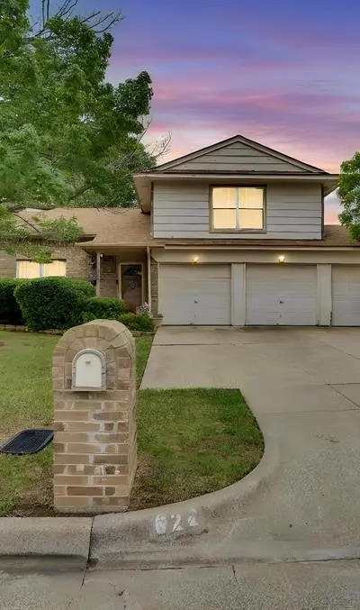 622 Lemon Drive, Arlington TX 76018 - Photo 2