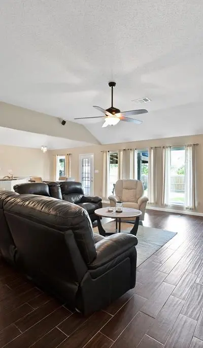 6005 Powder Wood Lane, Arlington TX 76018 - Photo 2