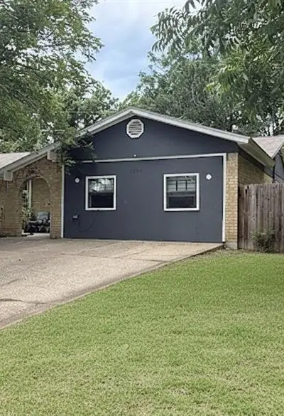 1204 Thannisch Court, Arlington TX 76011 - Photo 2