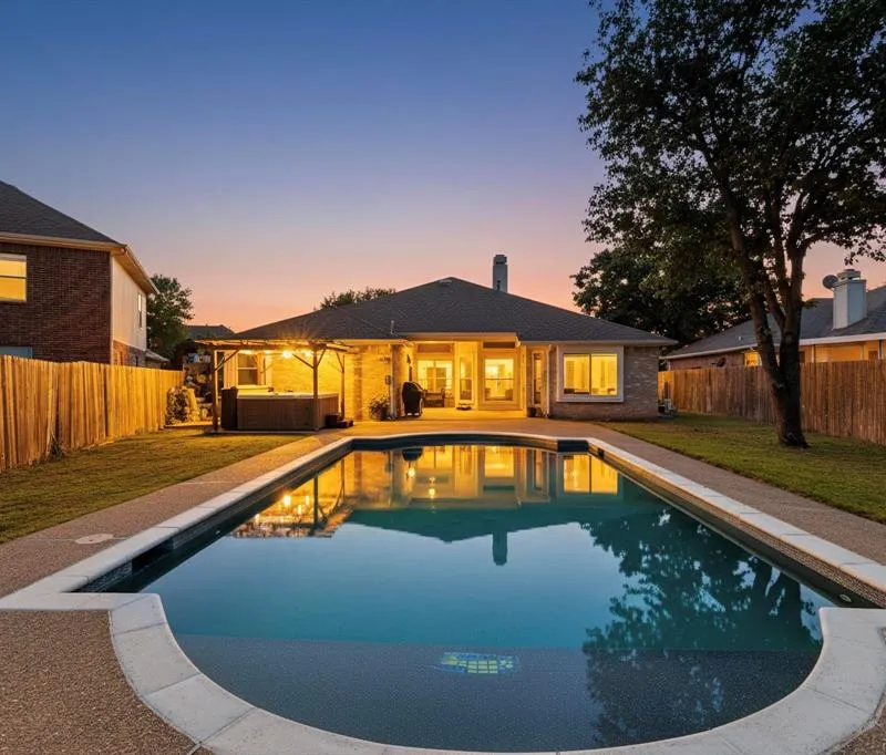 211 Ember Glen Drive, Arlington TX 76018