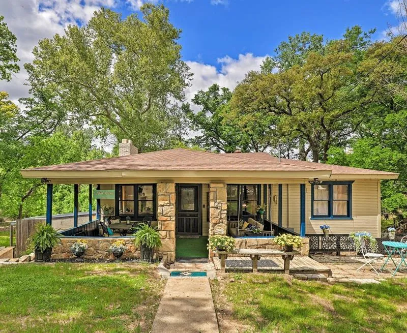 9886 Lake Haven Circle, Fort Worth TX 76108