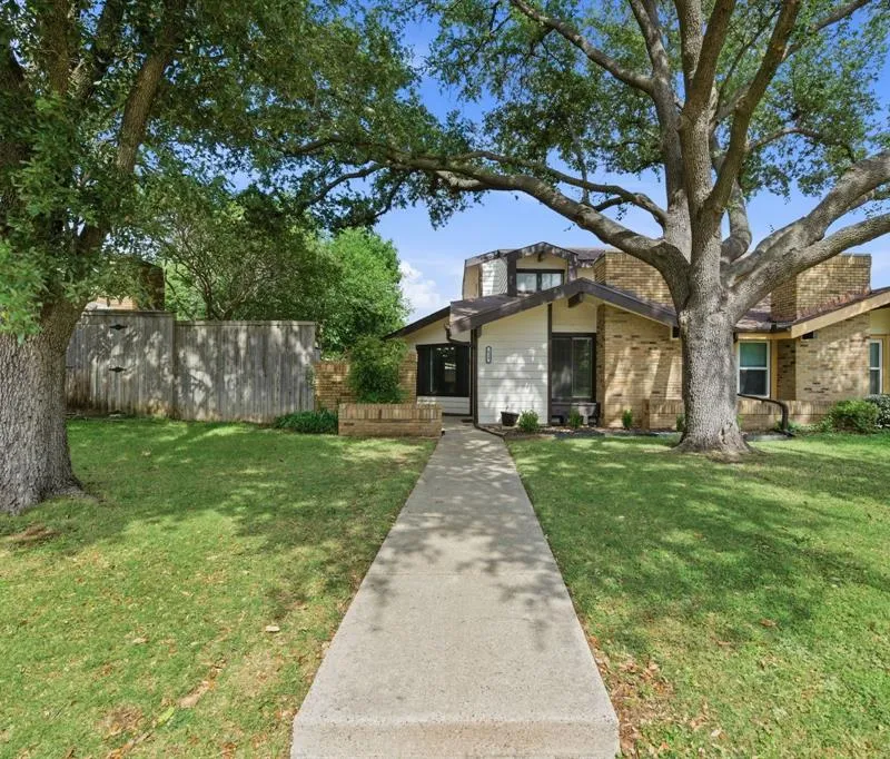 633 Hunters Glen Street, Lewisville TX 75067