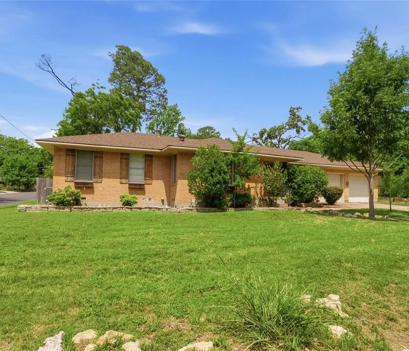 2703 Robinwood Lane, Denton TX 76209